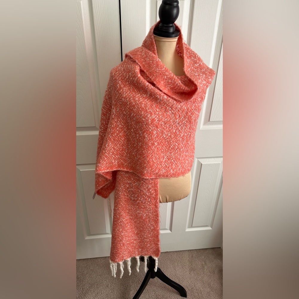 Old Navy Coral and White Knit Scarf